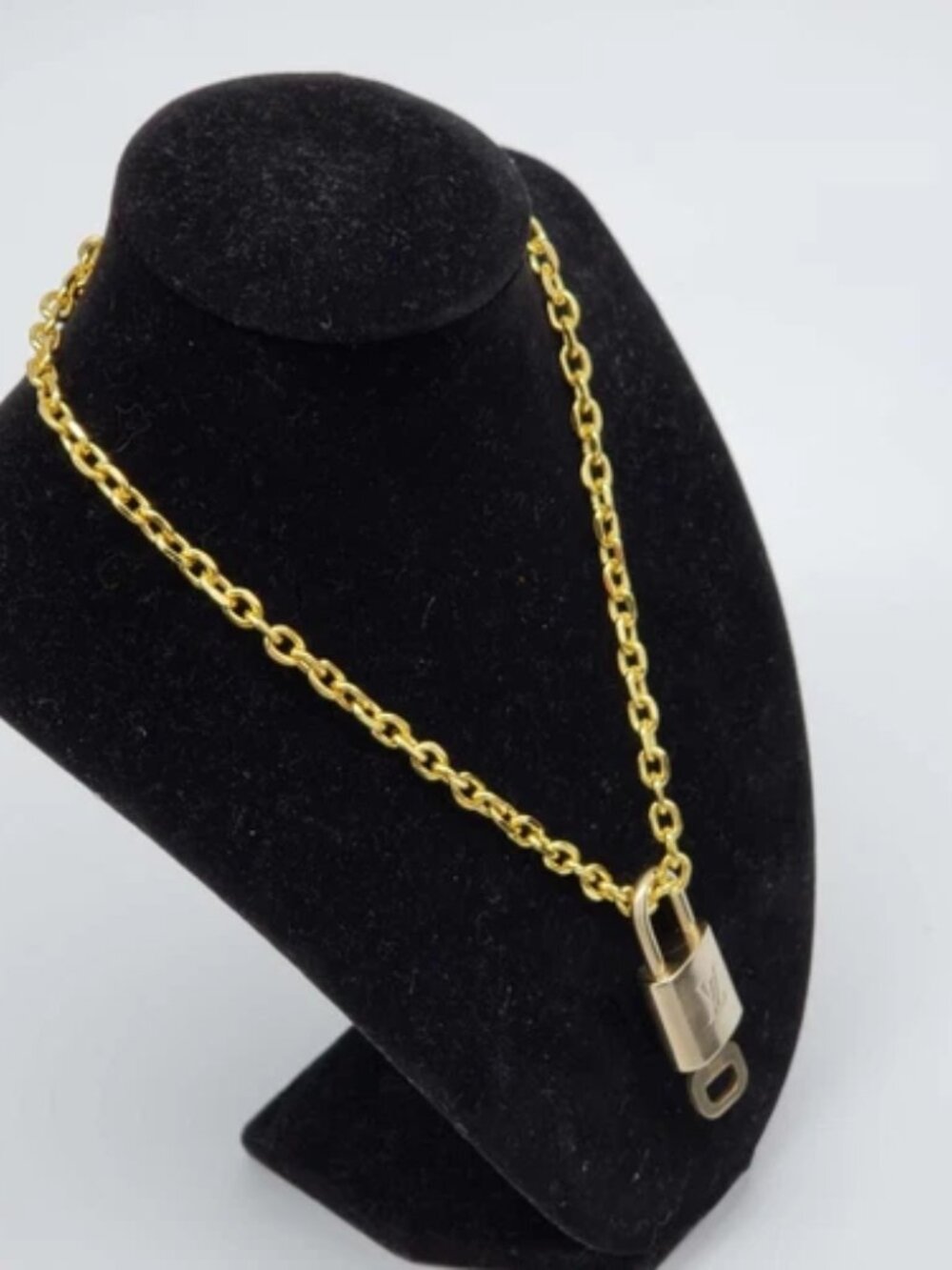 Gold-Plated Necklace with Authentic Louis Vuitton Padlock - Picture 4 of 6